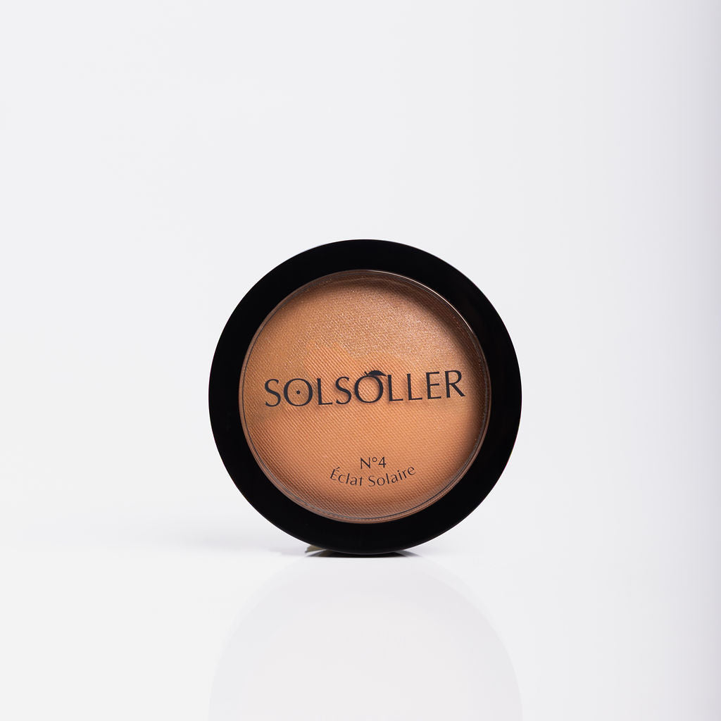 Skincare-infused bronzer jojoba vitamin E