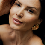 Model with smooth, radiant skin wearing L’Marcela Setting Powder, demonstrating its lightweight, natural matte effect on the face.