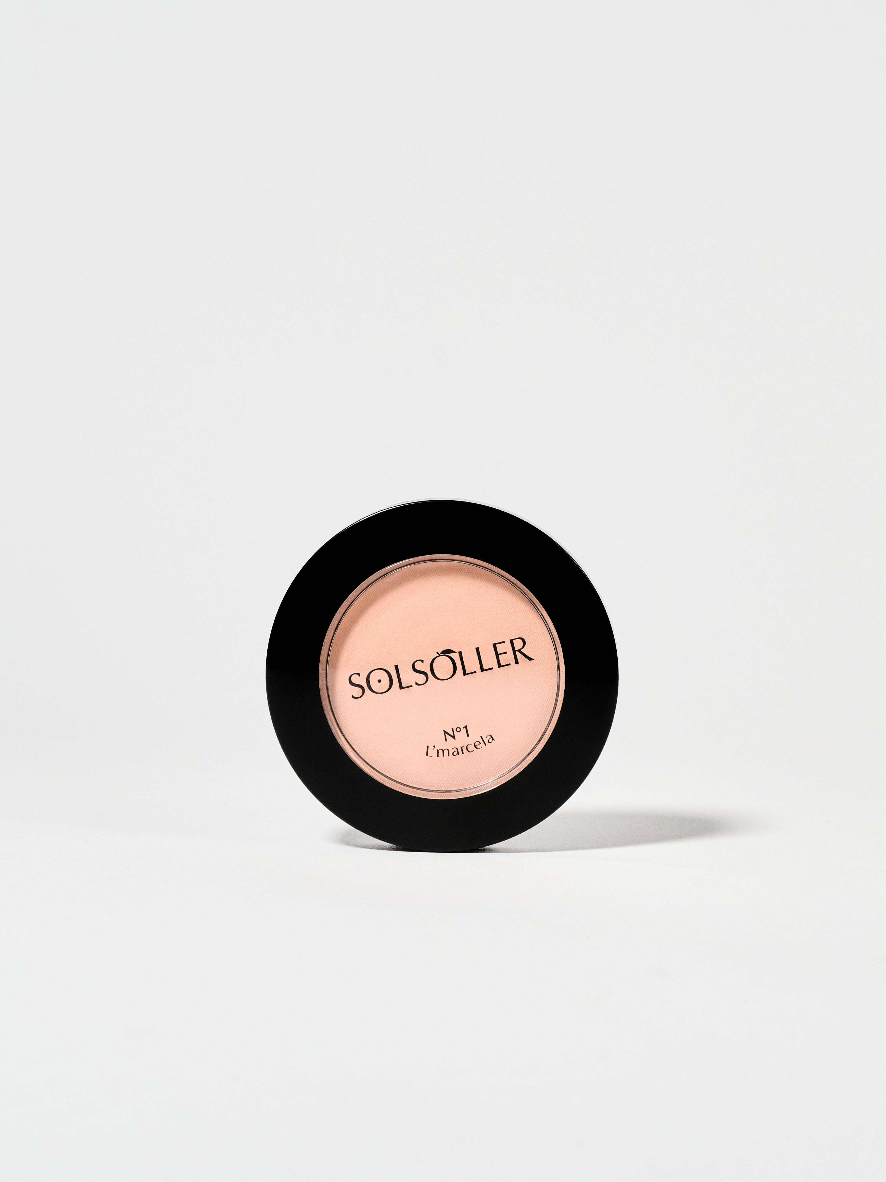 L'marcela: Long-Lasting and Pore-Friendly Baby Pink Setting Powder in a sleek black compact, ideal for flawless face makeup application.